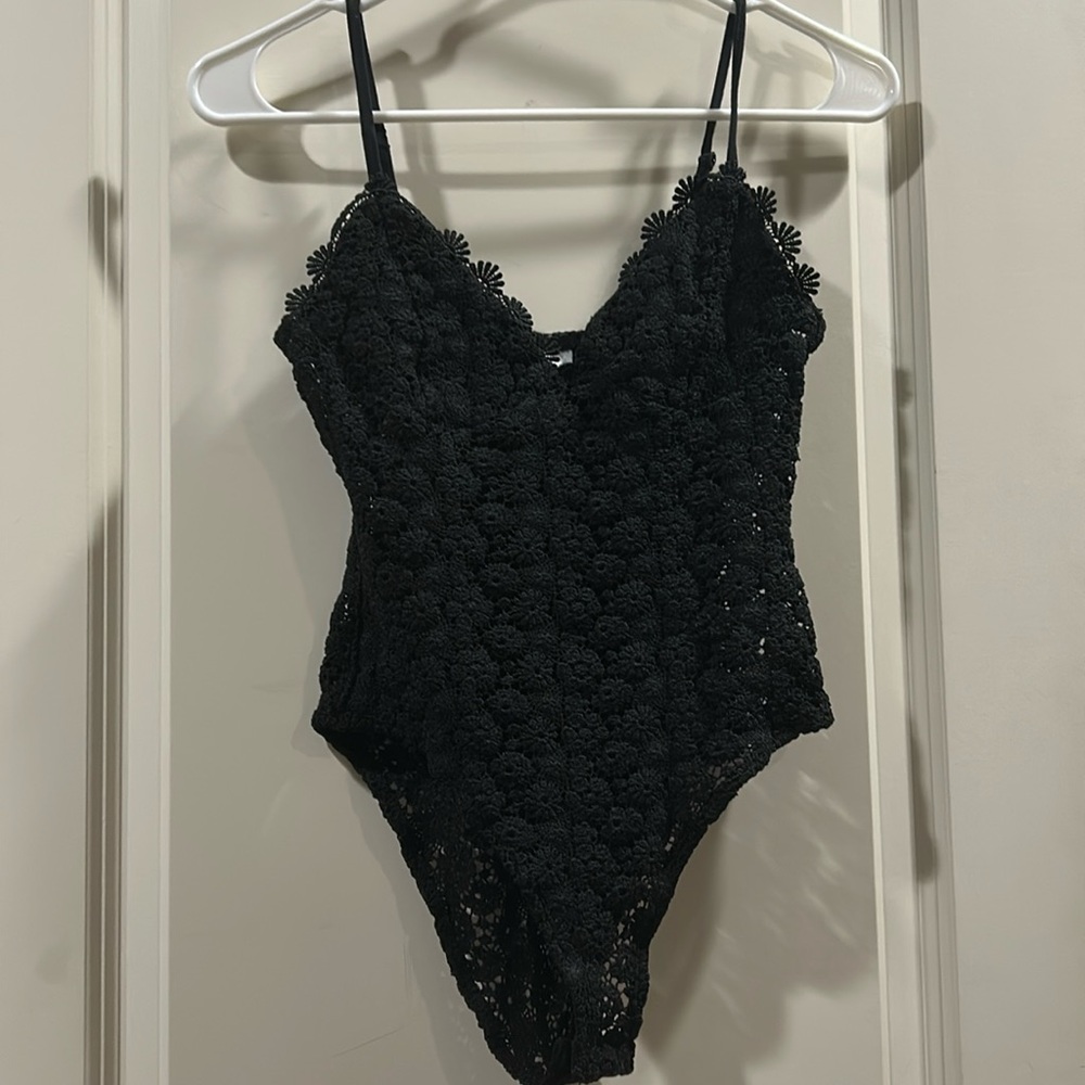H&M Crochet delicate floral pullover Bodysuit spaghetti strap size S Black